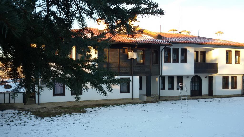 Family Hotel Elegance Arbanasi Exterior photo