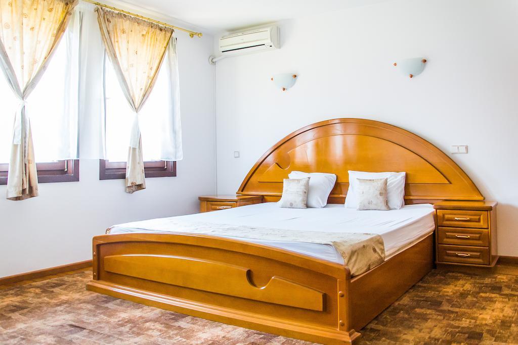 Family Hotel Elegance Arbanasi Exterior photo